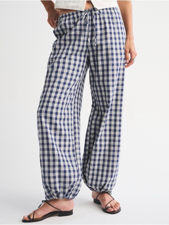 Abercrombie & Fitch Pants - NWT Abercrombie & Fitch Convertible Seersucker Balloon Pull On Pant (S)